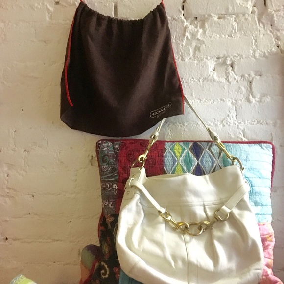 COACH BAG WHITE LEATHER + DUSTBAG + WRISTLET EUC - Picture 3 of 8